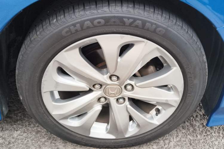 Used Honda Jade 2017 1.8L automatic Comfort version 5 seats Right Front Wheel Hub