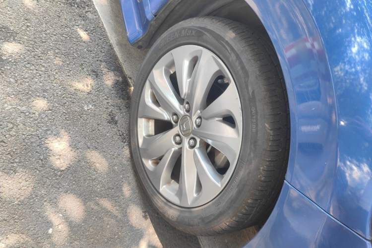 Used Honda Jade 2017 1.8L automatic Comfort version 5 seats Right Front Wheel Hub