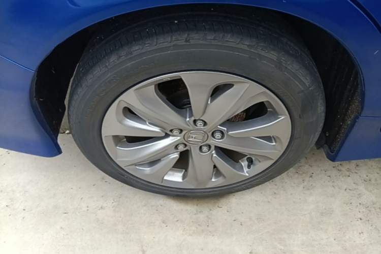 Used Honda Jade 2017 1.8L automatic Comfort version 5 seats Right Rear Wheel Hub