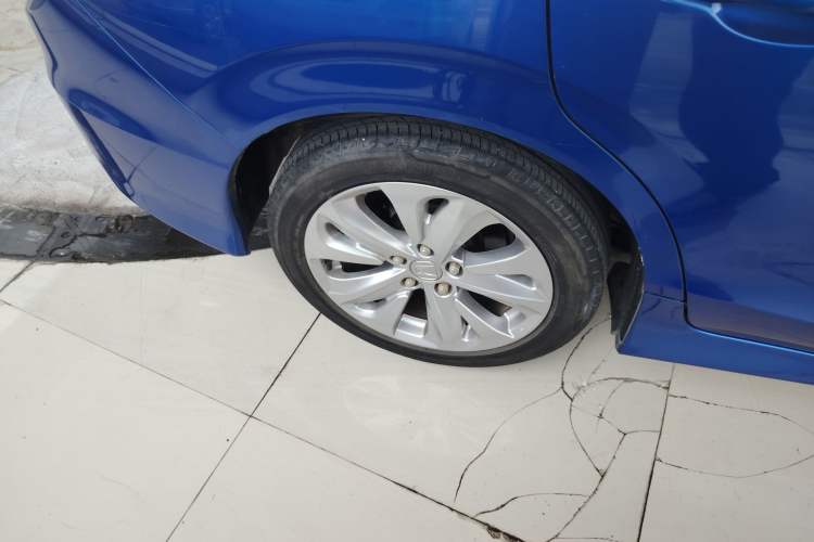 Used Honda Jade 2017 1.8L automatic Comfort version 5 seats Right Rear Wheel Hub
