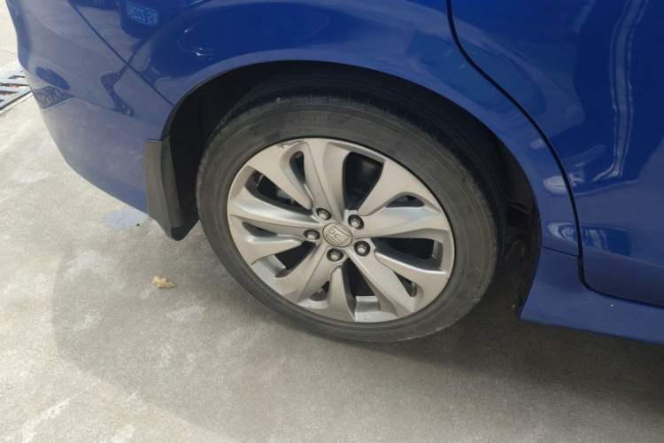Used Honda Jade 2017 1.8L automatic Comfort version 5 seats Right Rear Wheel Hub