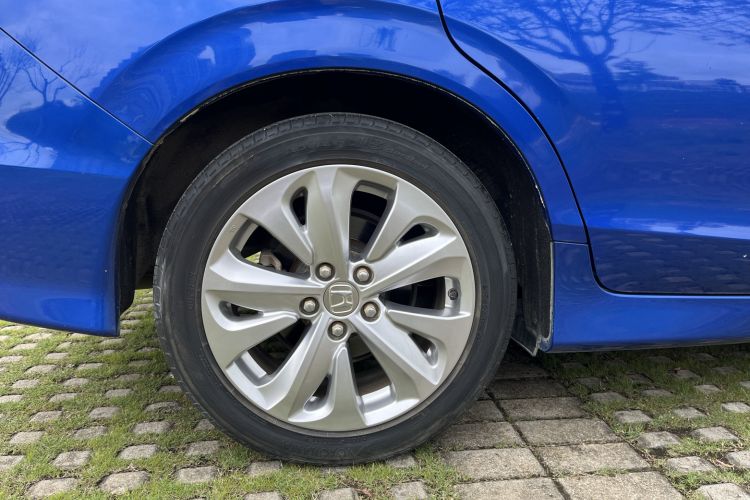 Used Honda Jade 2017 1.8L automatic Comfort version 5 seats Right Rear Wheel Hub