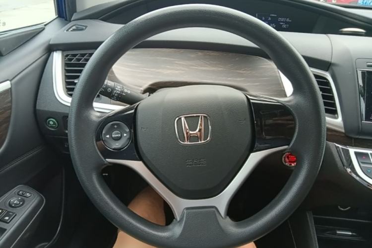 Used Honda Jade 2017 1.8L automatic Comfort version 5 seats Steering Wheel