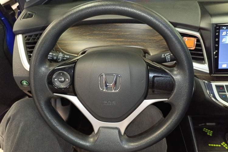 Used Honda Jade 2017 1.8L automatic Comfort version 5 seats Steering Wheel
