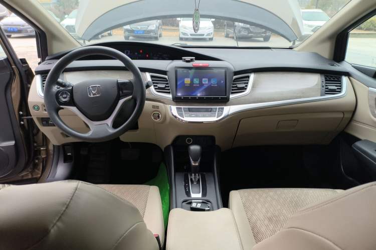 Used Honda Jade 2017 1.8L automatic Comfort version 5 seats Audio And AC Panel