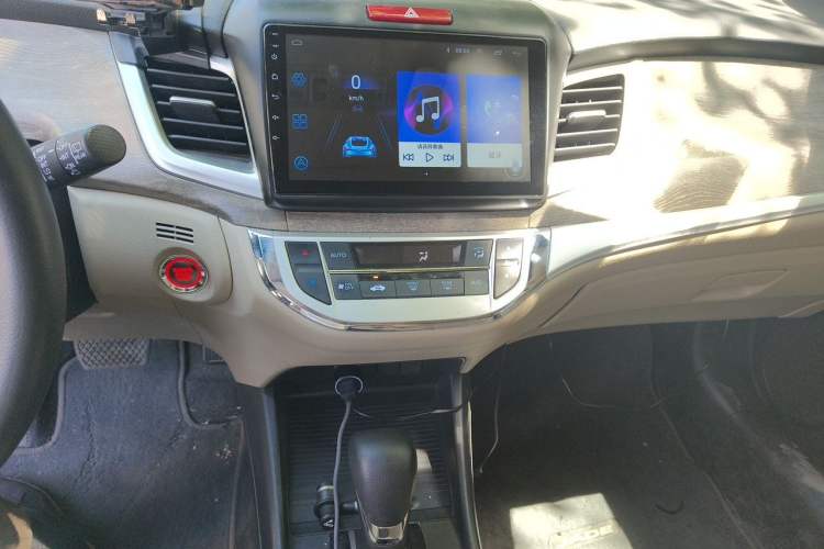 Used Honda Jade 2017 1.8L automatic Comfort version 5 seats Audio And AC Panel