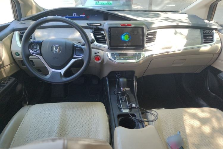 Used Honda Jade 2017 1.8L automatic Comfort version 5 seats Center Console