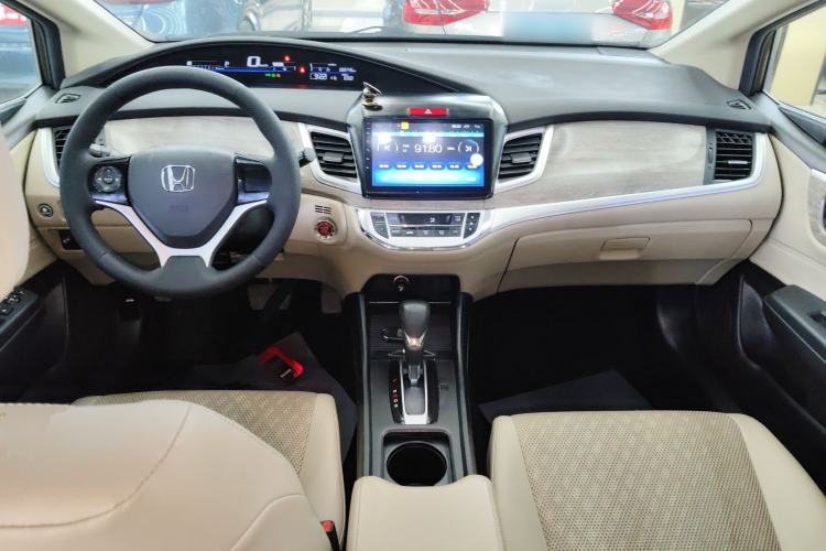 Used Honda Jade 2017 1.8L automatic Comfort version 5 seats Center Console