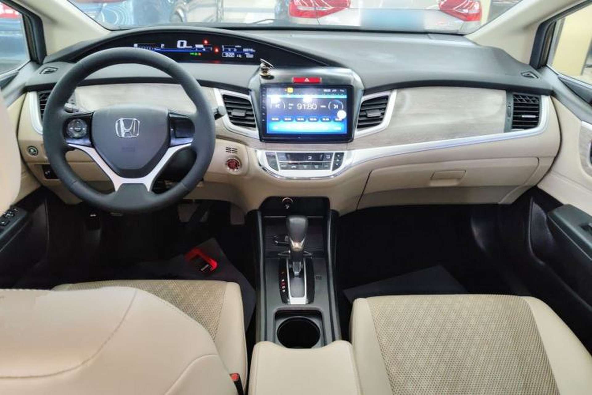 Used Honda Jade 2017 1.8L automatic Comfort version 5 seats Center Console