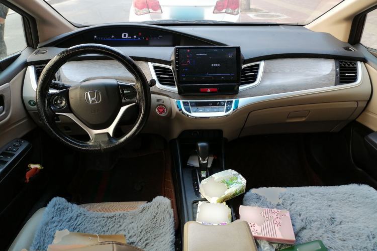 Used Honda Jade 2017 1.8L automatic Comfort version 5 seats Center Console
