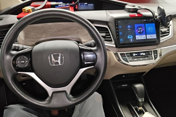 Used Honda Jade 2017 1.8L automatic Comfort version 5 seats Center Console
