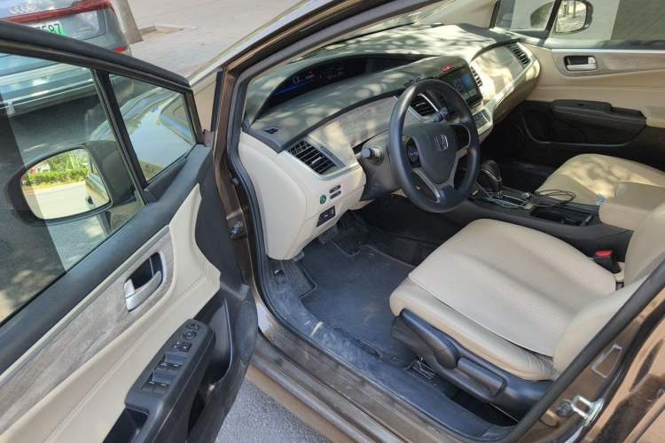 Used Honda Jade 2017 1.8L automatic Comfort version 5 seats Driver Seat