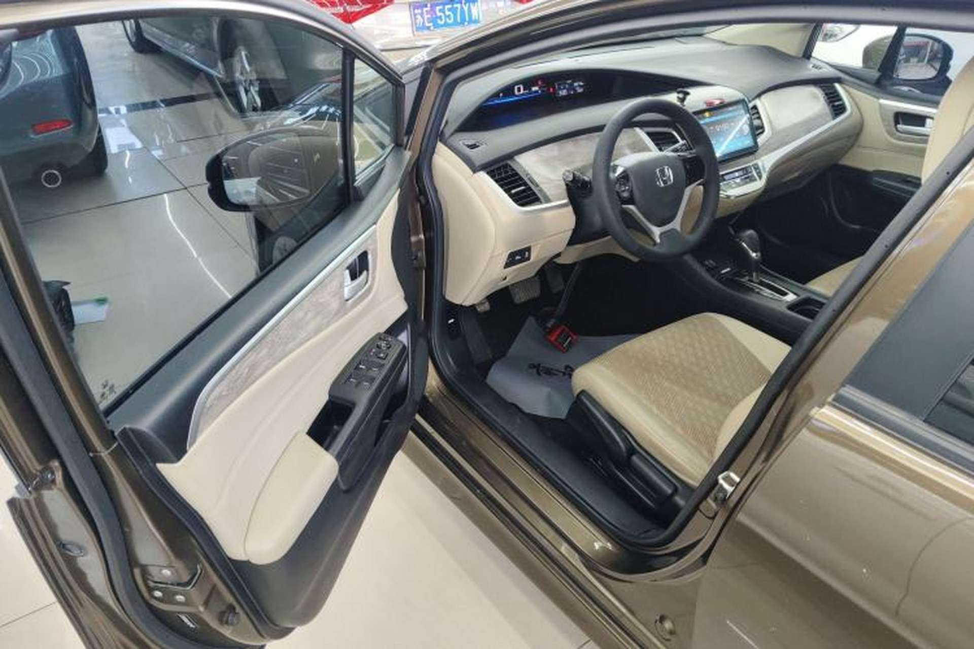 Used Honda Jade 2017 1.8L automatic Comfort version 5 seats Driver Seat