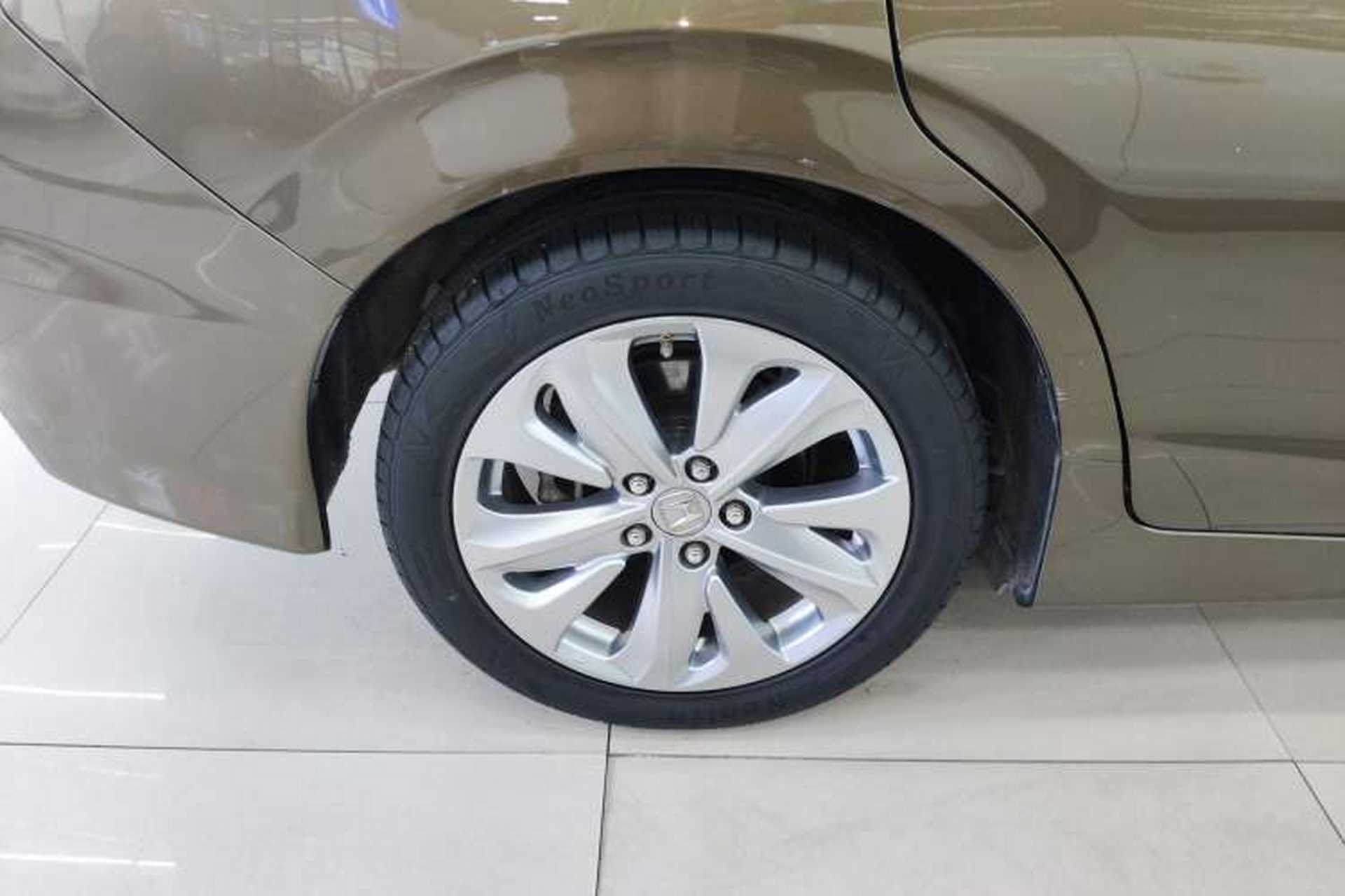 Used Honda Jade 2017 1.8L automatic Comfort version 5 seats Exterior 5