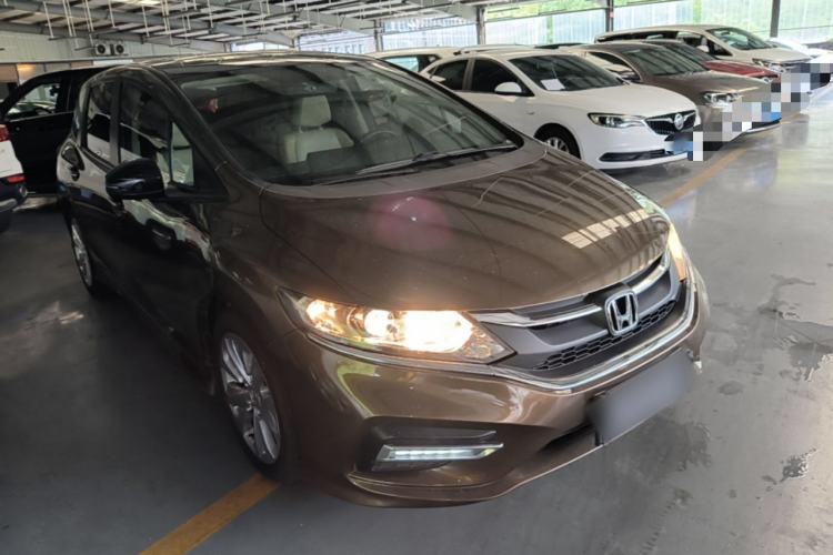 Used Honda Jade 2017 1.8L automatic Comfort version 5 seats Front Right 45 Deg