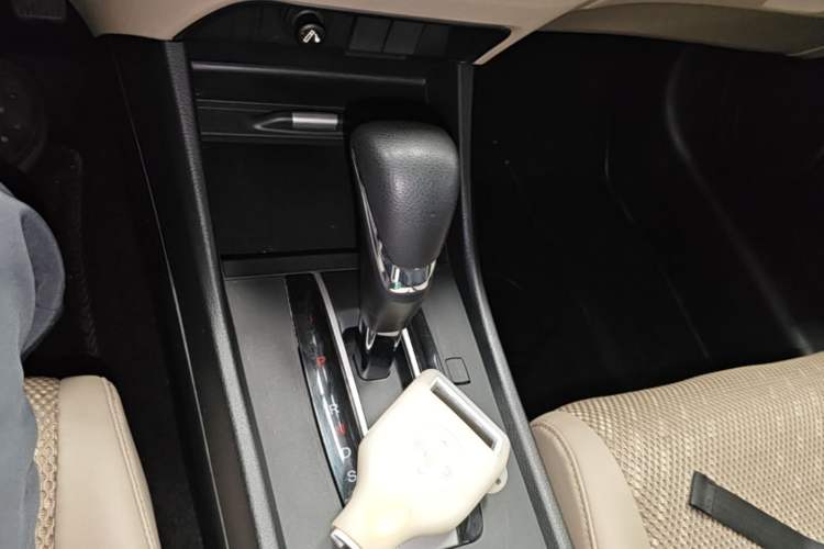 Used Honda Jade 2017 1.8L automatic Comfort version 5 seats Gear Lever