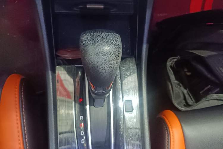 Used Honda Jade 2017 1.8L Automatic Classic Edition 5 seats Gear Lever