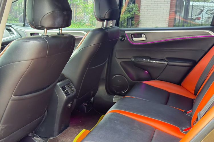 Used Honda Jade 2017 1.8L Automatic Classic Edition 5 seats Interior 2