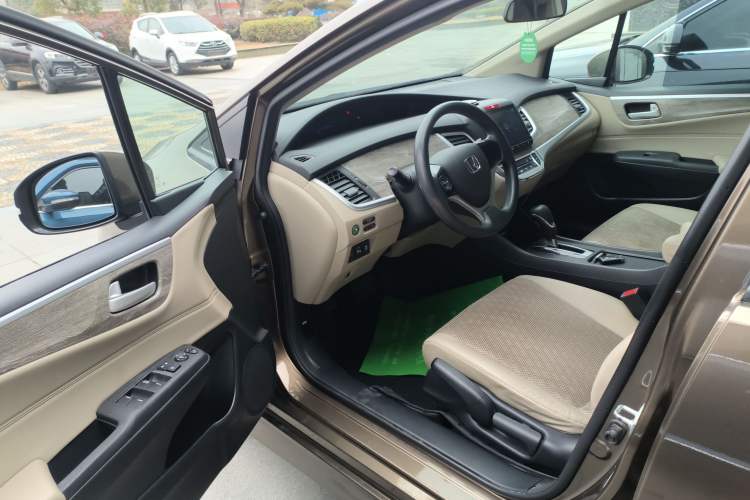 Used Honda Jade 2017 1.8L automatic Comfort version 5 seats Interior 3