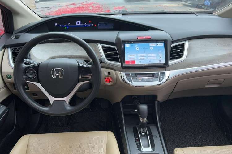 Used Honda Jade 2017 1.8L automatic Comfort version 5 seats Interior 3