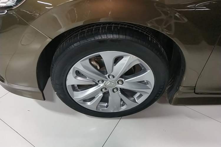 Used Honda Jade 2017 1.8L Automatic Classic Edition 5 seats Left Front Wheel Hub