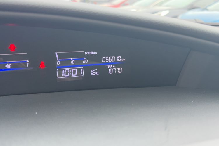 Used Honda Jade 2017 1.8L automatic Comfort version 5 seats Odometer Close Up