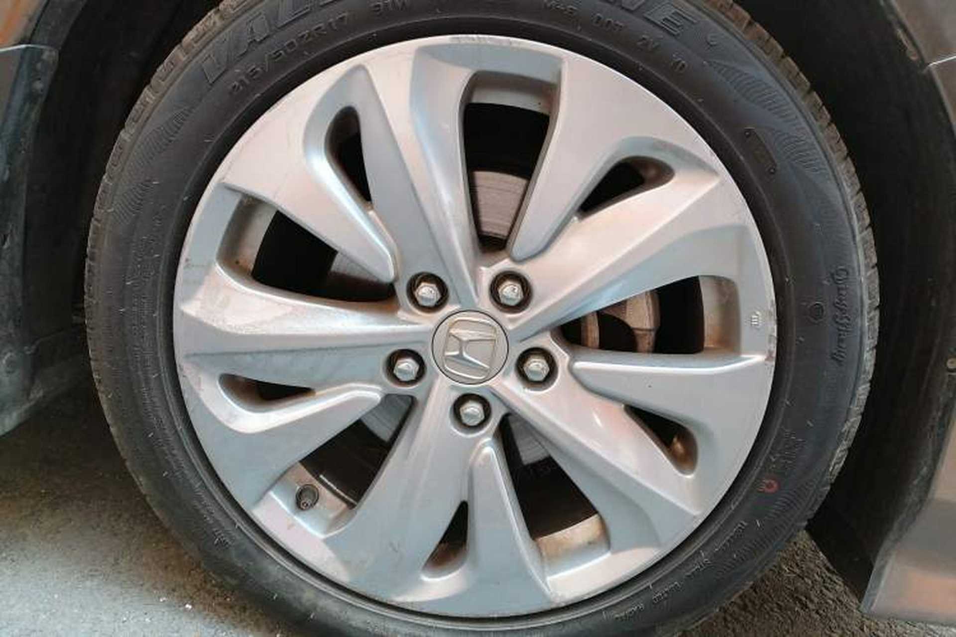Used Honda Jade 2017 1.8L automatic Comfort version 5 seats Right Front Wheel Hub