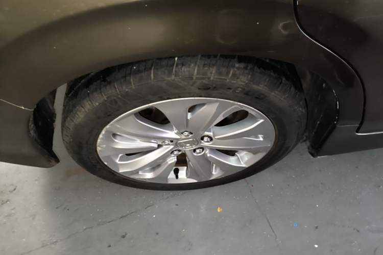 Used Honda Jade 2017 1.8L automatic Comfort version 5 seats Right Rear Wheel Hub