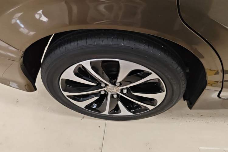 Used Honda Jade 2017 1.8L automatic Comfort version 5 seats Right Rear Wheel Hub