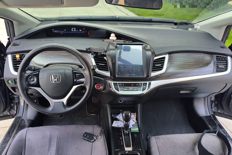 Used Honda Jade 2017 1.8L automatic Comfort version 5 seats Center Console
