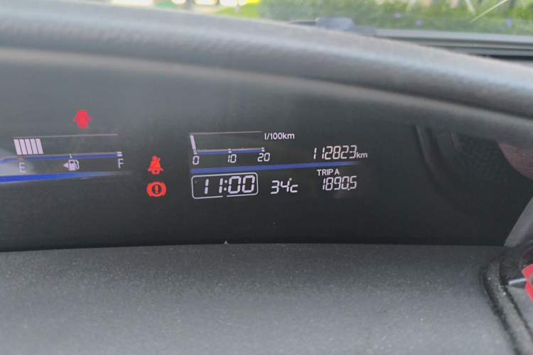 Used Honda Jade 2017 1.8L automatic Comfort version 5 seats Odometer Close Up