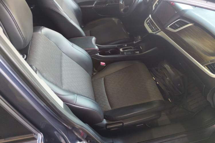 Used Honda Jade 2017 1.8L automatic Comfort version 5 seats Right Front Seat