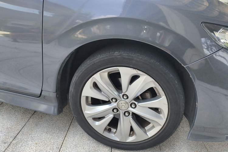 Used Honda Jade 2017 1.8L automatic Comfort version 5 seats Right Front Wheel Hub