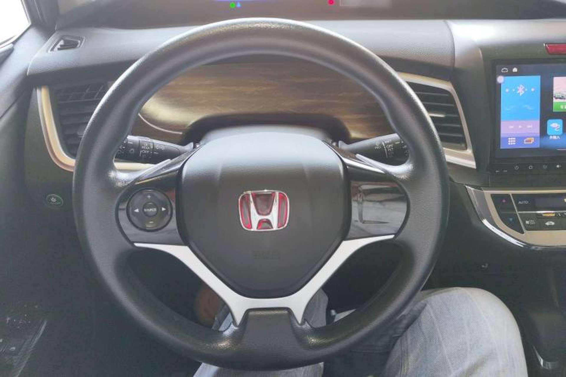 Used Honda Jade 2017 1.8L automatic Comfort version 5 seats Steering Wheel