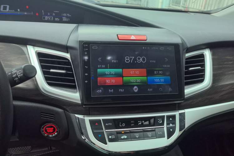 Used Honda Jade 2017 1.8L automatic Comfort version 5 seats Audio And AC Panel