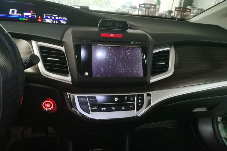 Used Honda Jade 2017 1.8L automatic Comfort version 5 seats Audio And AC Panel