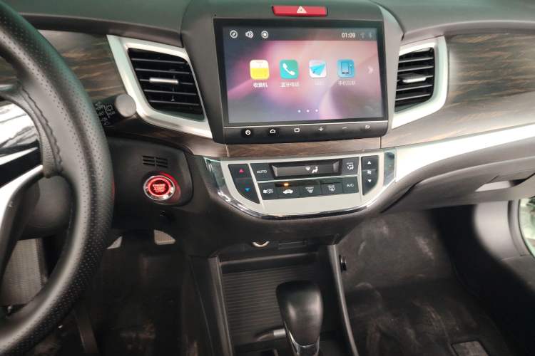 Used Honda Jade 2017 1.8L automatic Comfort version 5 seats Audio And AC Panel