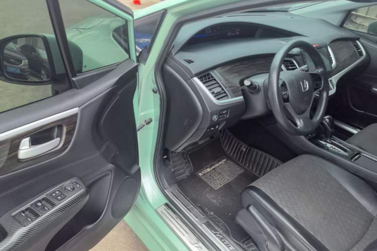 Used Honda Jade 2017 1.8L automatic Comfort version 5 seats Driver Seat