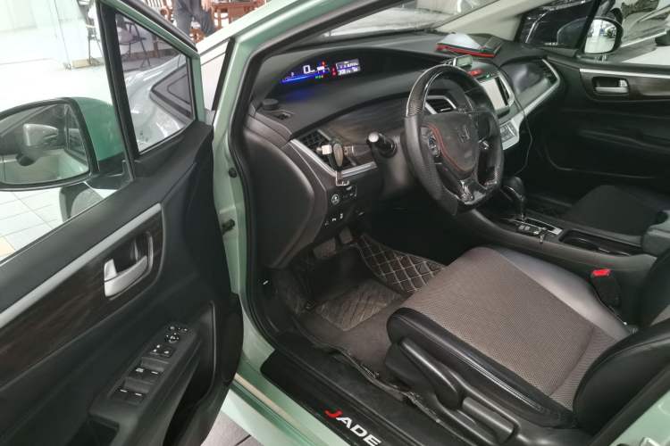 Used Honda Jade 2017 1.8L automatic Comfort version 5 seats Driver Seat
