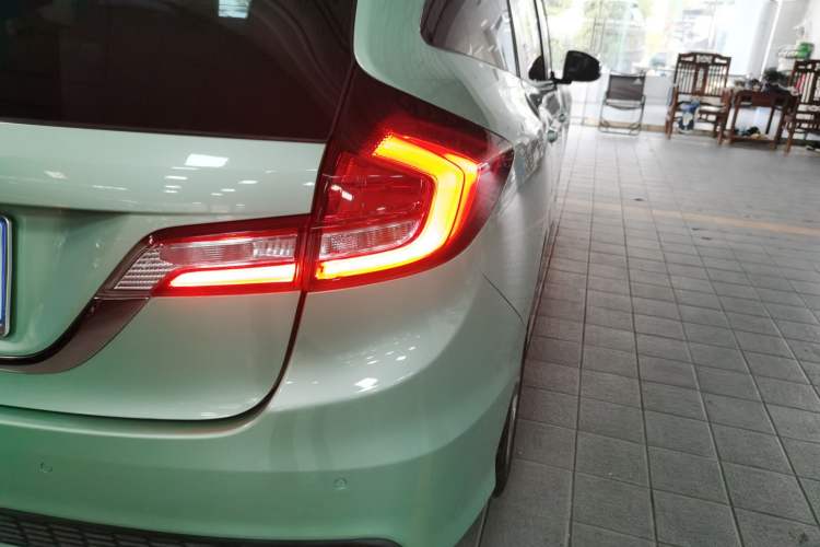 Used Honda Jade 2017 1.8L automatic Comfort version 5 seats Exterior 3