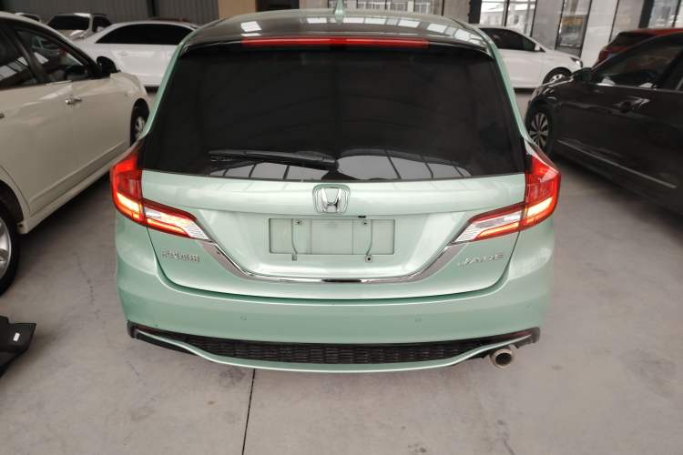 Used Honda Jade 2017 1.8L automatic Comfort version 5 seats Exterior 4