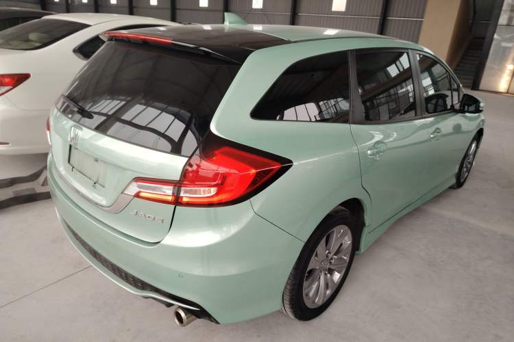 Used Honda Jade 2017 1.8L automatic Comfort version 5 seats Exterior 5