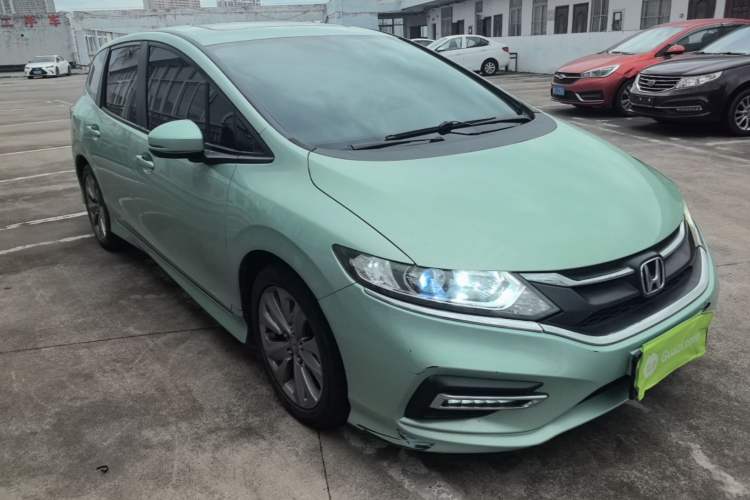 Used Honda Jade 2017 1.8L automatic Comfort version 5 seats Front Right 45 Deg