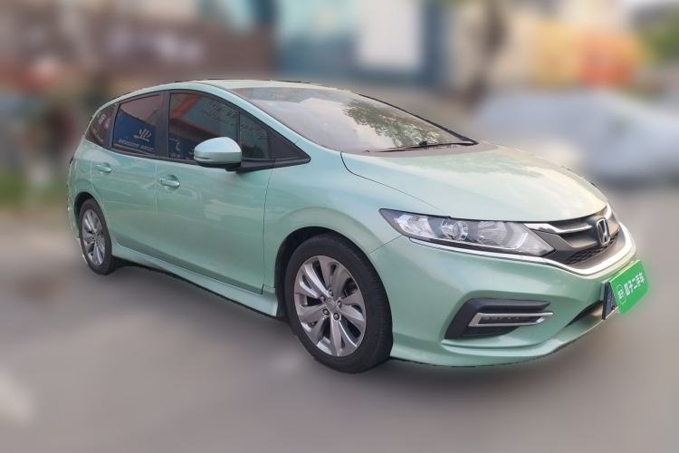 Used Honda Jade 2017 1.8L automatic Comfort version 5 seats Front Right 45 Deg