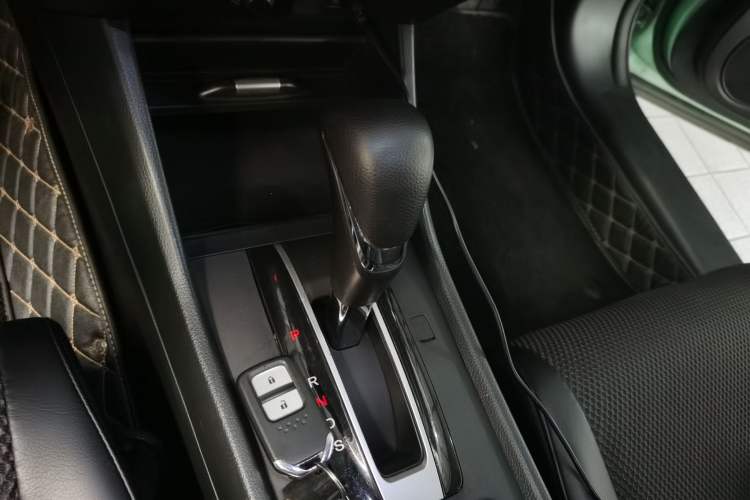 Used Honda Jade 2017 1.8L automatic Comfort version 5 seats Gear Lever