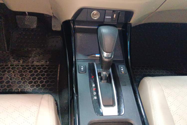 Used Honda Jade 2017 210 TURBO CVT Luxury Edition 5 Seats Gear Lever