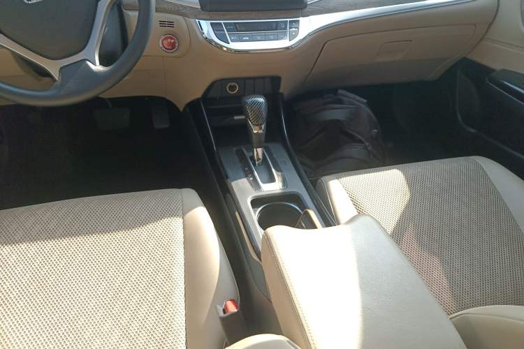 Used Honda Jade 2017 210TURBO CVT Fashion Edition 5-seater Gear Lever
