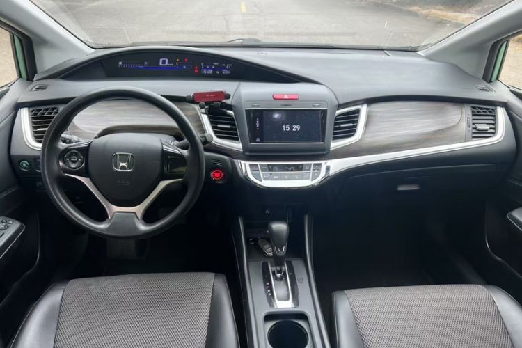 Used Honda Jade 2017 1.8L automatic Comfort version 5 seats Interior 2