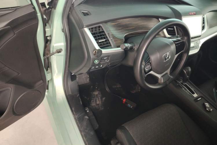 Used Honda Jade 2017 1.8L automatic Comfort version 5 seats Interior 3