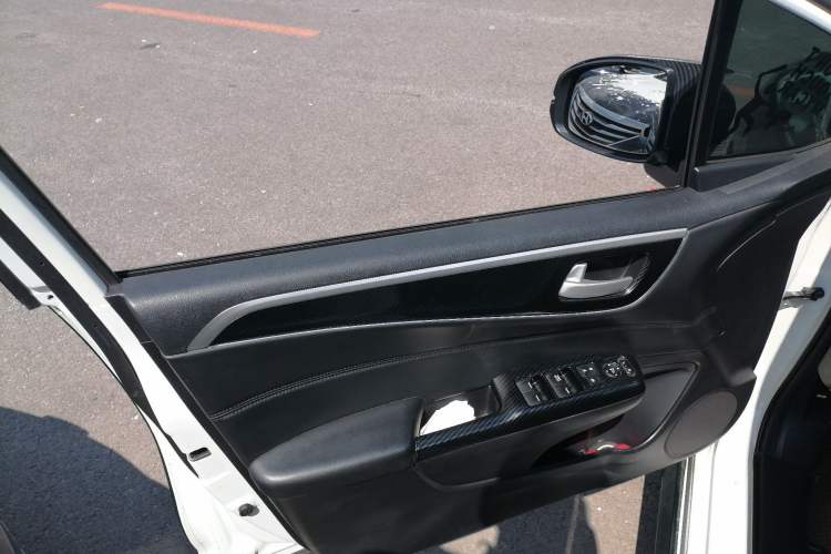 Used Honda Jade 2017 210TURBO CVT Fashion Edition 5-seater Left Front Door Interior